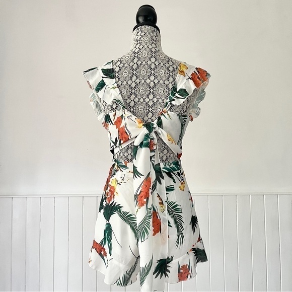 Pretty Little Thing White Tropical Print Cutout Tie Back Romper Size 2 - Picture 8 of 13